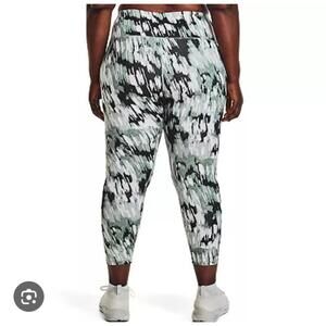 Plus Size Under Armour Motion 7/8 crop Leggings